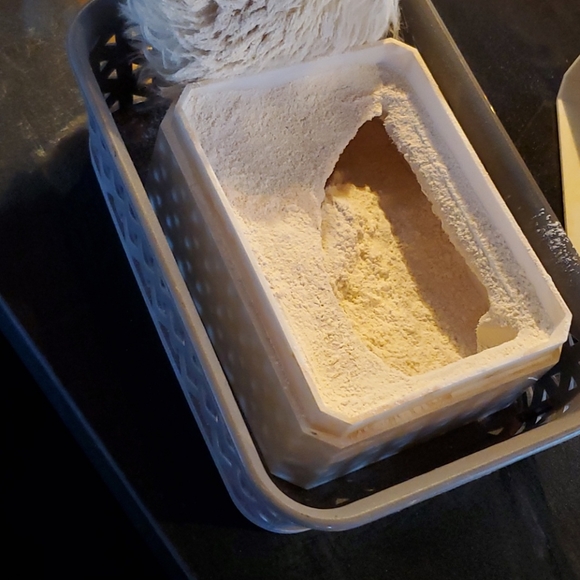 Norman Norell dusting powder - Picture 6 of 7